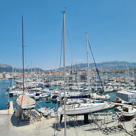 Alida Luxe アパート *